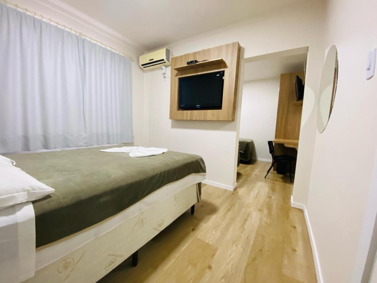 Hotel Paris กูริชิบานุส ภายนอก รูปภาพ